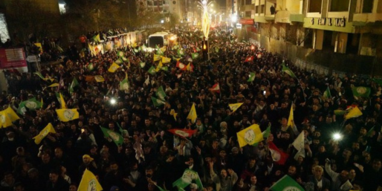 Wan kutlamasında Önder APO’nun doğum günü kutlandı