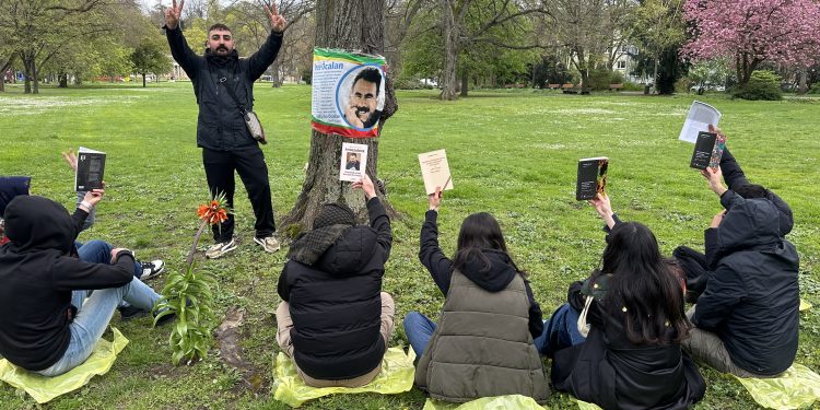 Stuttgart Gençliği: “Gücümüz Önder APO’nun ideolojisidir”