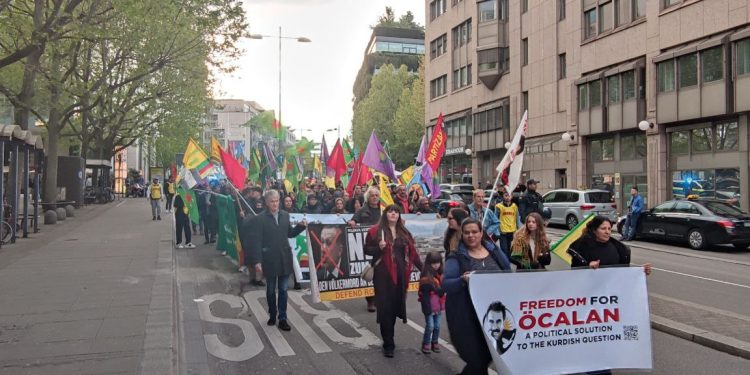 STUTTGART’TA YÜRÜYÜŞ : KURDİSTANI SAVUNUN !