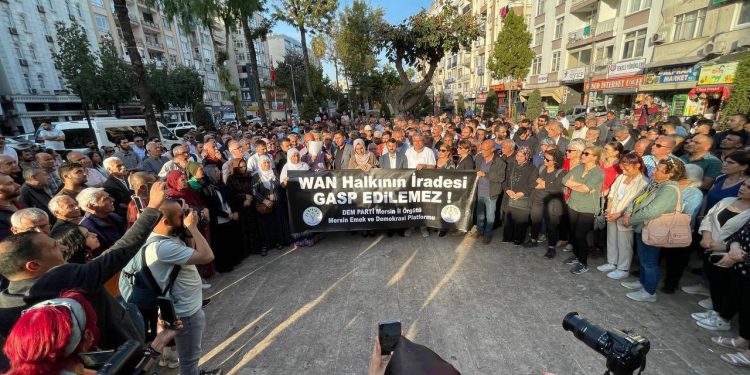 Mersin’de halk iradesine dönük darbe protesto edildi