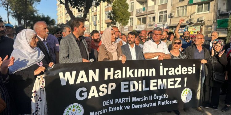 Mersin’de halk iradesine dönük darbe protesto edildi