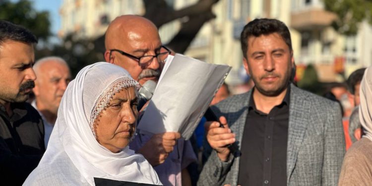 Mersin’de halk iradesine dönük darbe protesto edildi