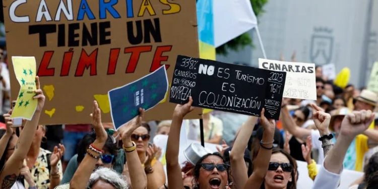 Kanarya Adaları’nda turizm karşıtı protestolar