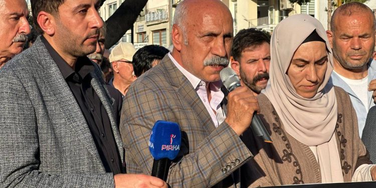 Mersin’de halk iradesine dönük darbe protesto edildi