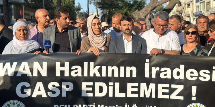 Mersin’de halk iradesine dönük darbe protesto edildi