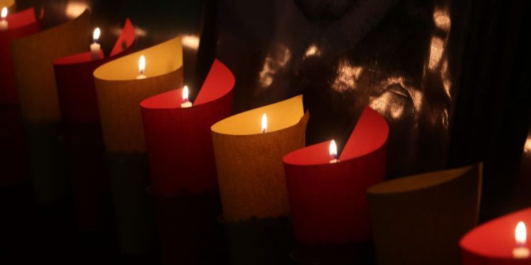 Tabqa ve Reqa şehirlerinde, Şehit Bişeng, Şehit Sara ve Şehit Tolhildan için anma!