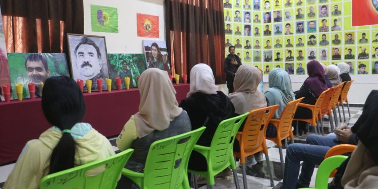 Tabqa ve Reqa şehirlerinde, Şehit Bişeng, Şehit Sara ve Şehit Tolhildan için anma!