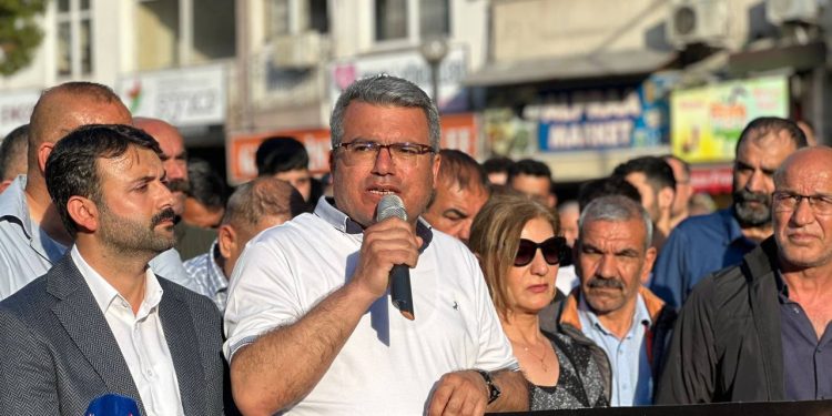 Mersin’de halk iradesine dönük darbe protesto edildi