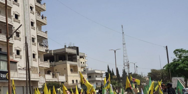Efrîn ve Reqa’da işgale karşı protesto eylemleri