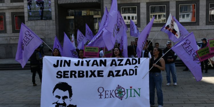 TekoJIN öncülüğünde Önder APO için yürüyüş