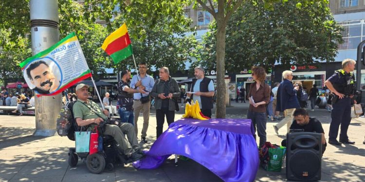 Berlin’de Önder APO için bilgilendirme standı