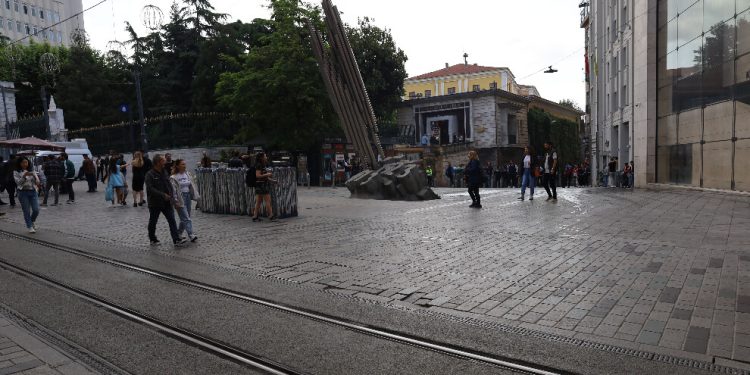 Galatasaray Meydanı’ndaki polis bariyerleri kaldırıldı