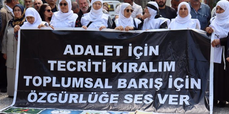 ‘Özgürlüğe ses ver’ eylemleri: Önder APO’ya özgürlük!