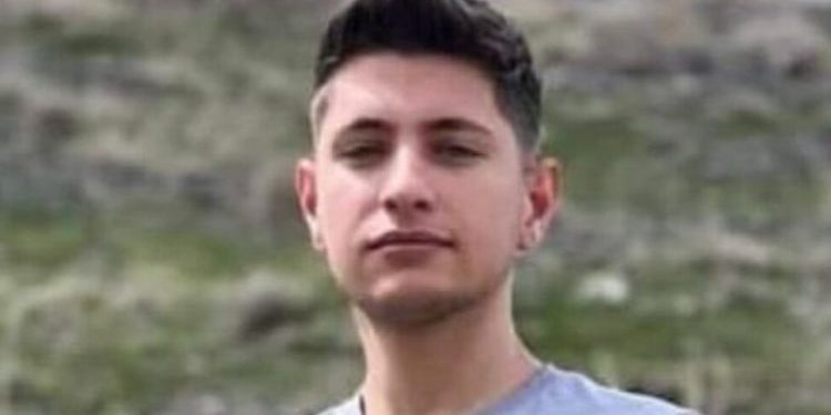 İran rejim güçleri Kürt genci katletti