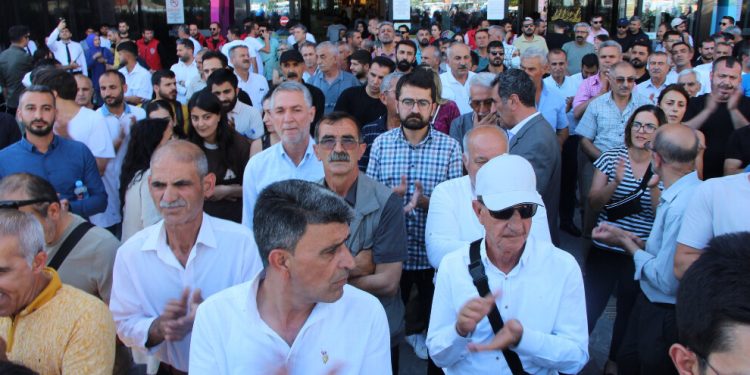 Bakur halkı Colemêrg Belediyesi’nin gasp edilmesine karşı alanlarda