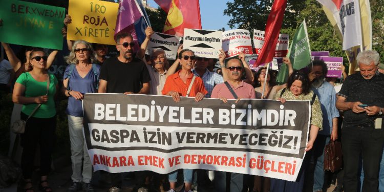 Kayyum darbesine karşı direniş yayılıyor