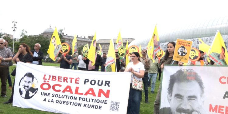 Türk devletinin hukuk ve insanlık suçları protesto edildi