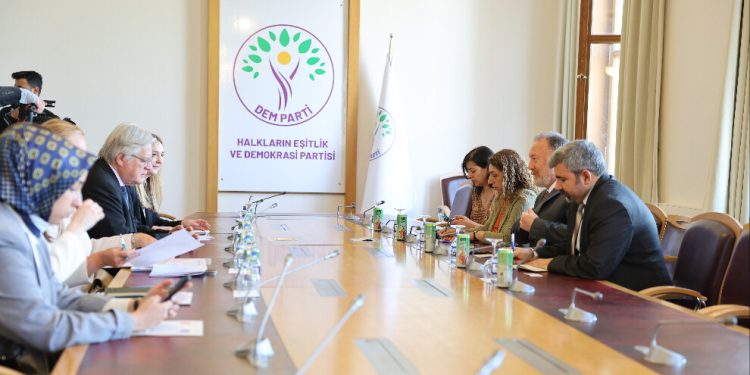 DEM Parti ile AK heyeti İmralı tecridini görüştü