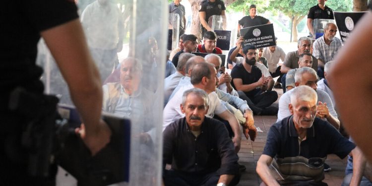 Nöbetler sürüyor: Hırsız kayyum Hakkari’den defol!