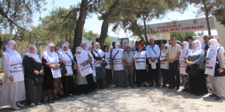 ‘Özgürlüğe Ses Ver’ eylemleri: Tecrit ülkeyi kaosa sürüklüyor