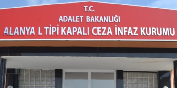 Alanya ve Adana cezaevlerinde işkence arttı