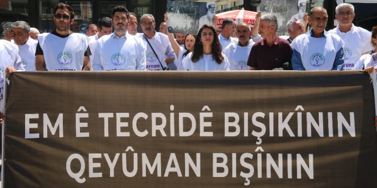 İrade gaspına karşı direniş sürüyor