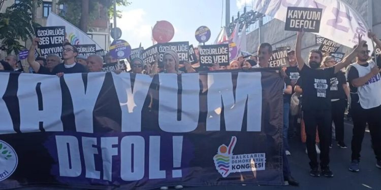 İstanbul’da irade gaspına karşı eylem yürüyüşle başladı