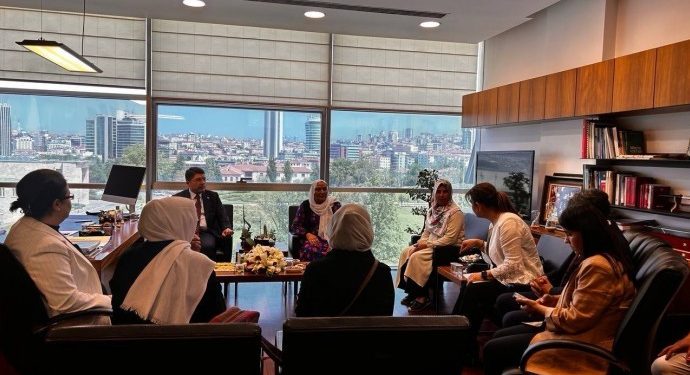 Tutsak yakınları Adalet Bakanı Tunç ile görüştü