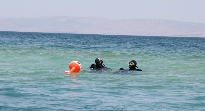 Wan Gölünde kaybolan genci arama çalışmaları sürüyor