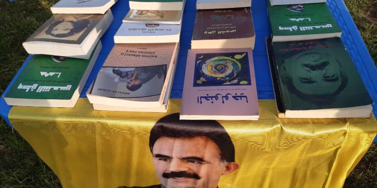 Tebqa’da Önder APO’nun kitap ve fotoğraf sergisi