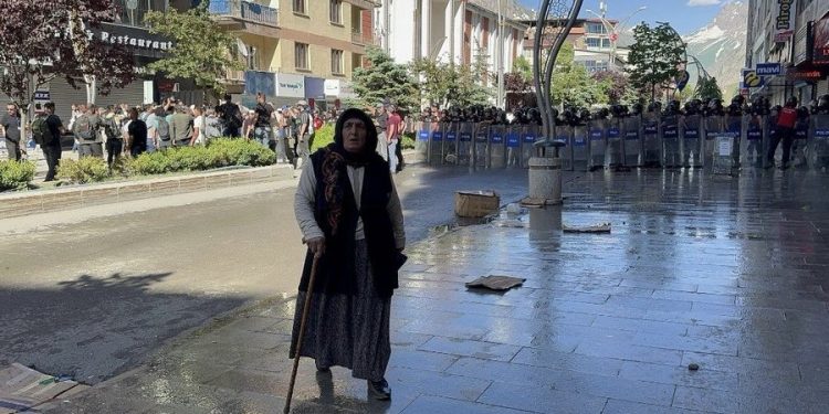 DEM PARTİ GENÇLİK MECLİSİ: TURNUVAMIZI ERTELİYORUZ, DİRENİŞİ BÜYÜTECEĞİZ