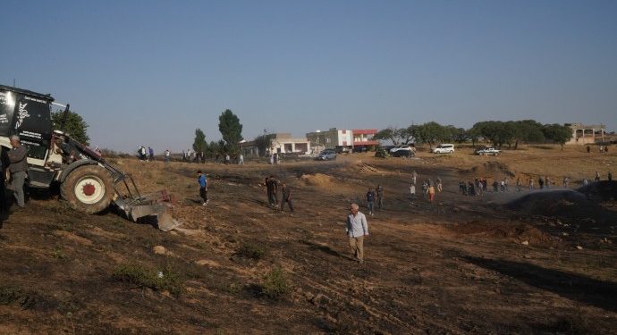 Halk yangına kendi imkânlarıyla müdahale etti