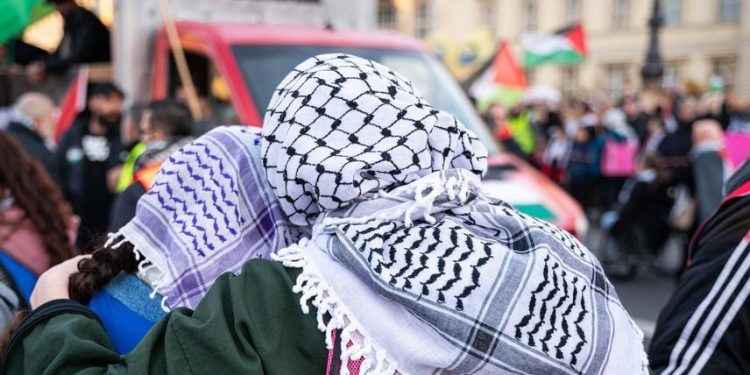 Berlin Lisesi protestoları önlemek için mezuniyet törenini iptal etti