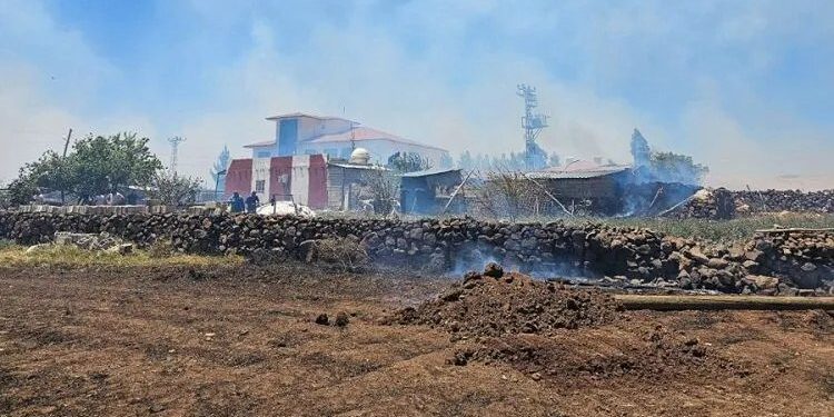 Nisêbîn’de elektrik tellerinden çıkan yangın 14 köyü tehdit ediyor