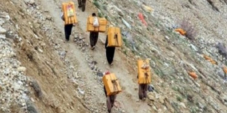 İran güçleri kolberlere saldırdı: 1 kolberi katletti