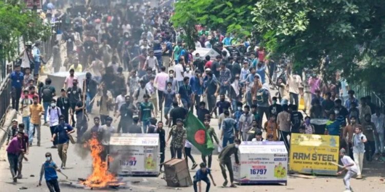 Bangladeş’te öğrenci protestoları: Hapishane ateşe verildi