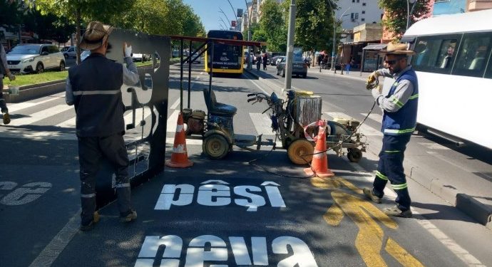 Êlih’te Kürtçe trafik uyarı yazıları yeniden yazıldı