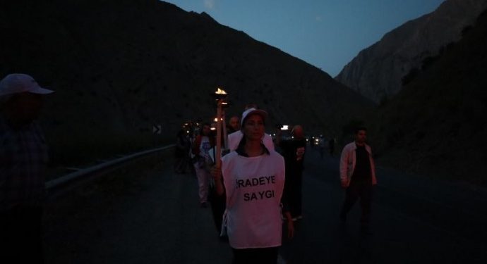 8’inci günde meşaleli yürüyüş