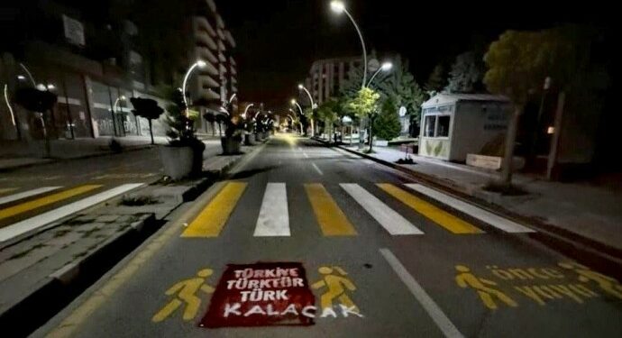 Irkçı ve Kürtçe Düşmanı Türkler İş Başında