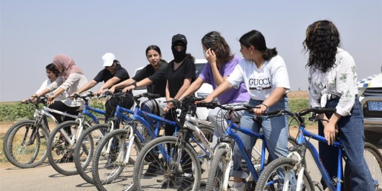 Genç Kadınlar Bisiklet Yarışması Düzenledi