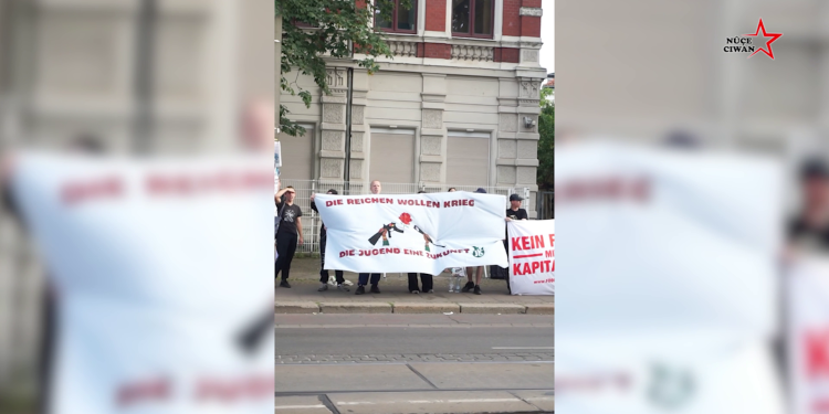 Almanya Savunma Bakanı Boris Pistorius’un katıldığı SPD etkinliğinde gençlik eylemi