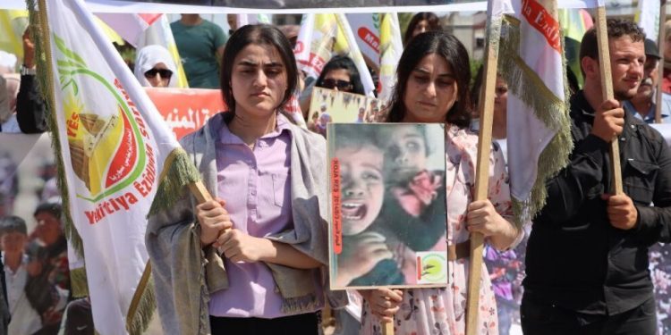 YPJ’nin kurtardığı Êzidî kadınlar yürüyüşe katıldı