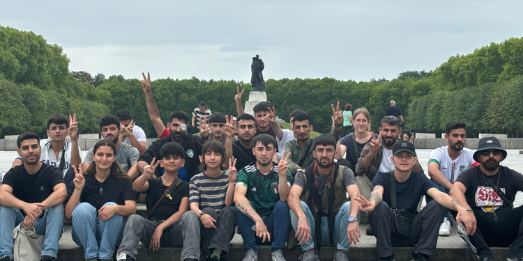 Berlin’deki Gençlik Turu 2. Gününde Devam Ediyor