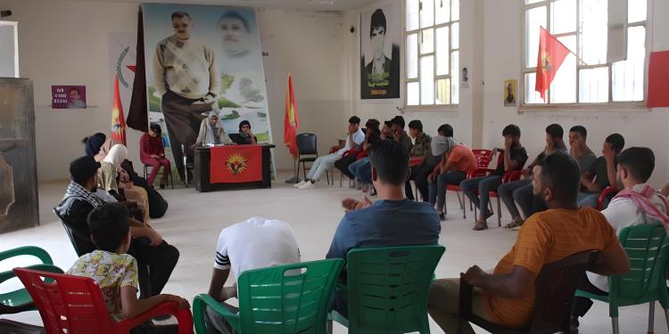 Hol Gençleri ‘Devrimci halk savaşı’ konulu panel gerçekleştirdi