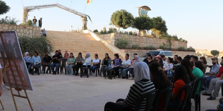 Halepli gençler Önder APO’nun Özgürlük Sosyolojisi Savunmasını okuyor