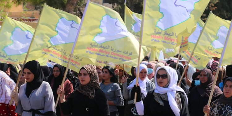 Tabqa halkından QSD’ye destek yürüyüşü