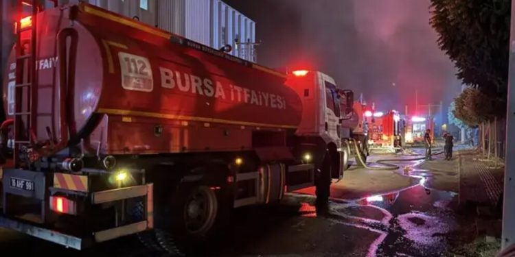 Faşistlere ait 3 iş yeri kül edildi