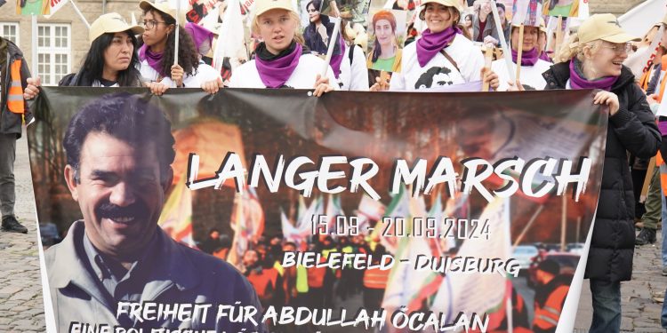 Uzun Yürüyüş “Özgür Önderlik Özgür Kürdistan” sloganıyla start verdi