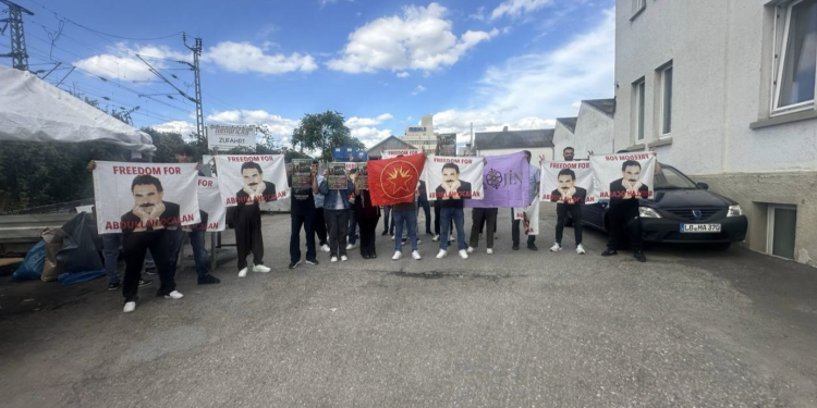 Stuttgart gençliği: Uzun Yürüyüşle İmralı duvarlarını yıkalım!