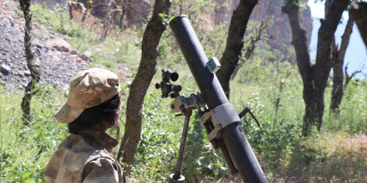 Gerilla Metina’da 2 dron düşürdü